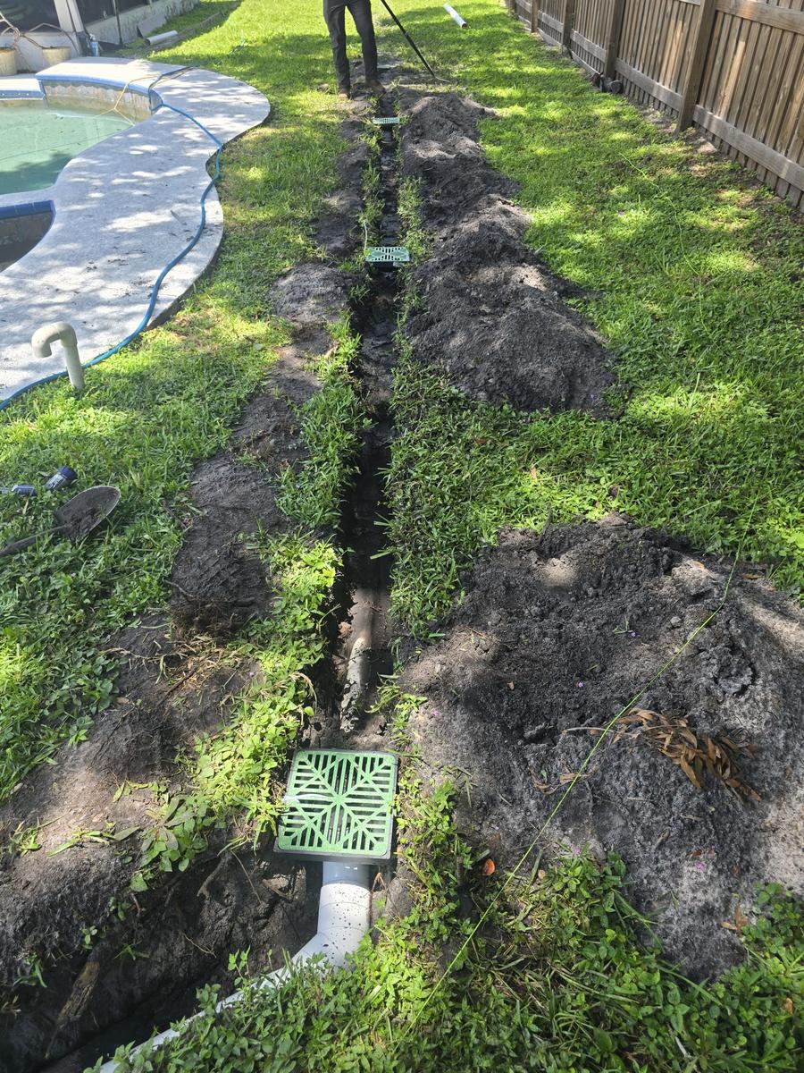 Foundation waterproofing with gravel drainage bed
